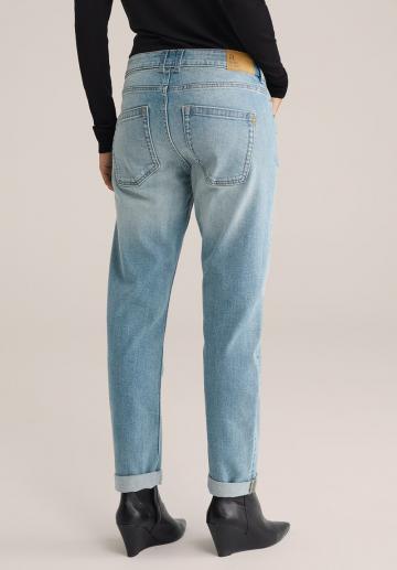 Прямые джинсы