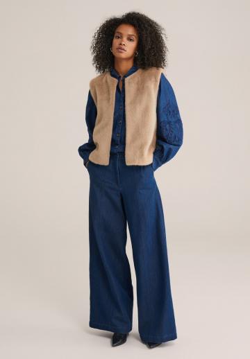 Пуховой жилет