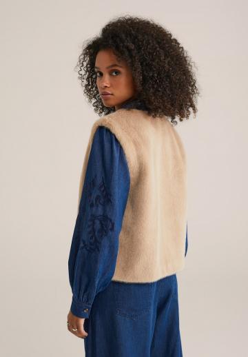 Пуховой жилет