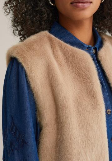 Пуховой жилет