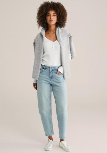 Короткие джинсы