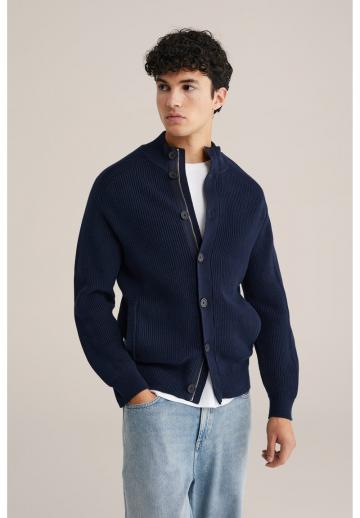 Вязаная кофта