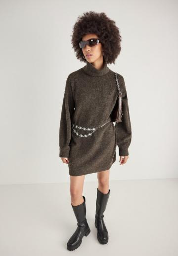 Вязаное платье