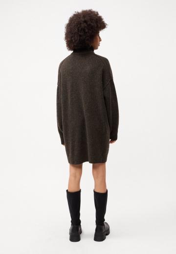 Вязаное платье