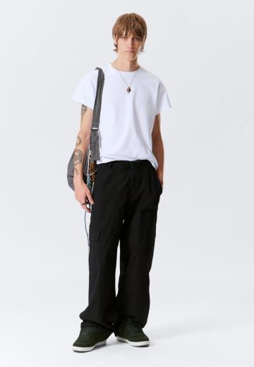 Брюки с накладными карманами