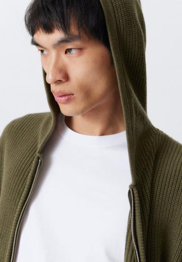 Вязаная кофта