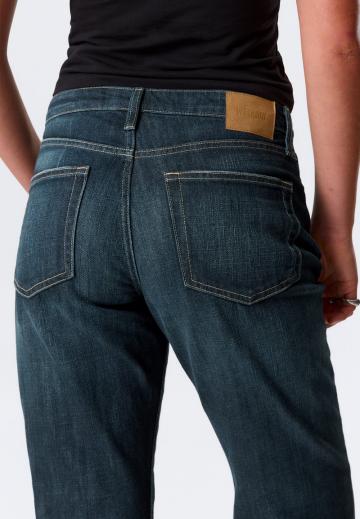 Прямые джинсы