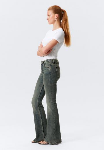 Клешеные джинсы