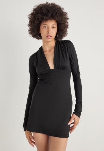 Короткое платье