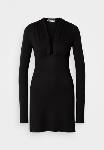 Короткое платье