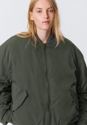 Куртка с накладнымит карманами