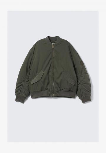 Куртка с накладнымит карманами