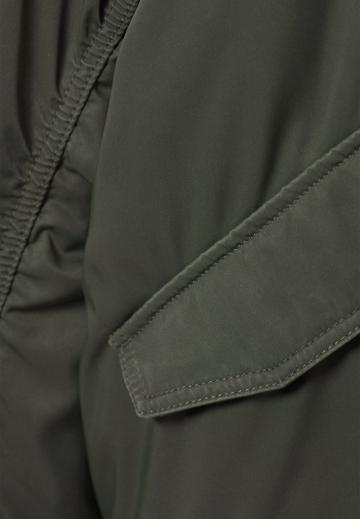 Куртка с накладнымит карманами