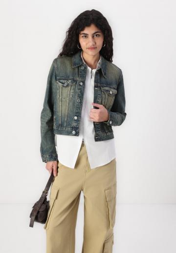 Джинсовая куртка