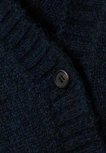 Вязаный жилет