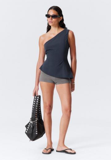 Блузка без рукавов