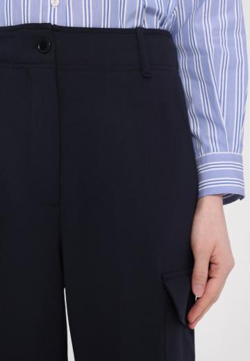 Брюки с накладными карманами