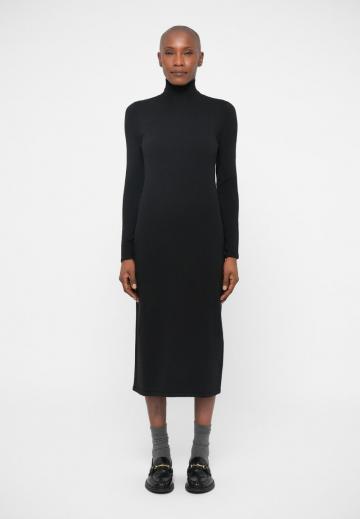 Вязаное платье