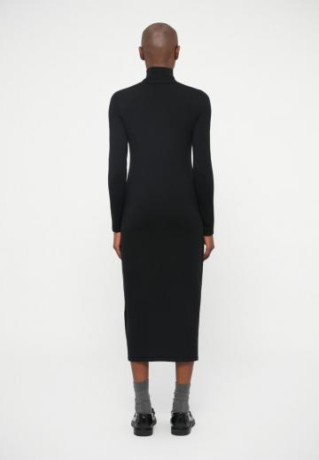 Вязаное платье