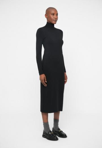 Вязаное платье