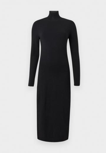 Вязаное платье