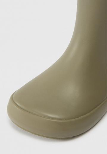 Резиновые сапоги