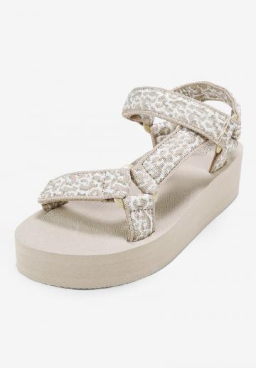 Босоножки на танкетке