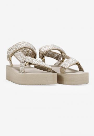 Босоножки на танкетке