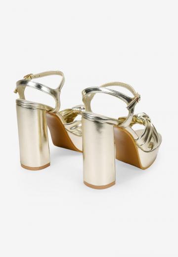 Босоножки на платформе