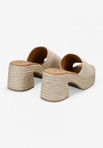 Босоножки на каблуке