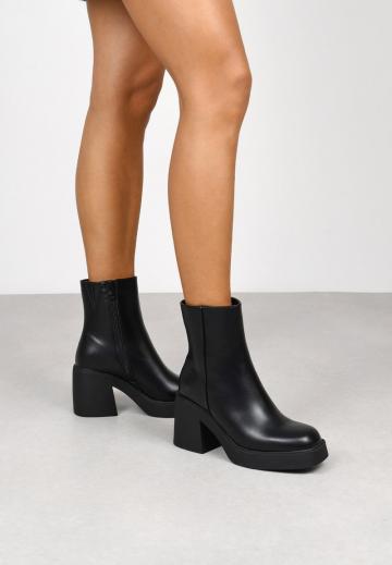 Полусапожки на высоком каблуке