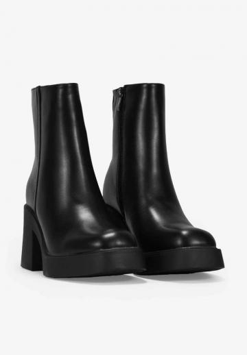 Полусапожки на высоком каблуке