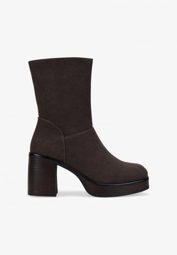 Высокие сапоги