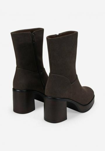 Высокие сапоги