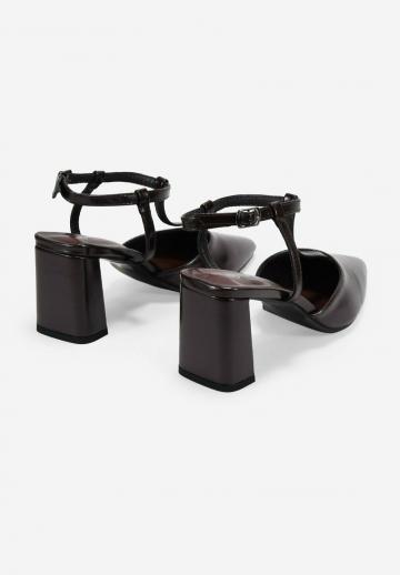 Туфли с высоким носом