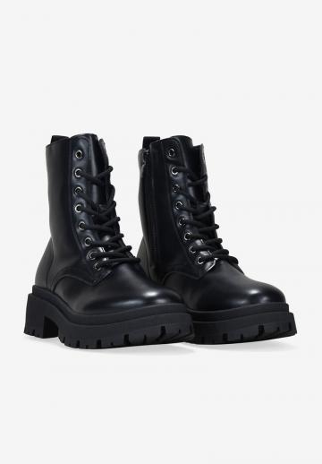 Ботинки на шнуровке