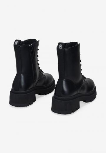 Ботинки на шнуровке