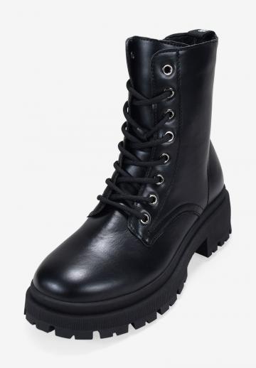 Ботинки на шнуровке