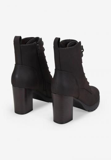 Ботинки на шнуровке