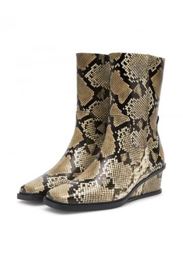 Сапожки на танкетке