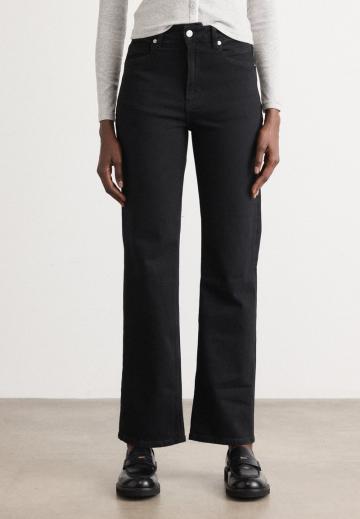 Клешеные джинсы