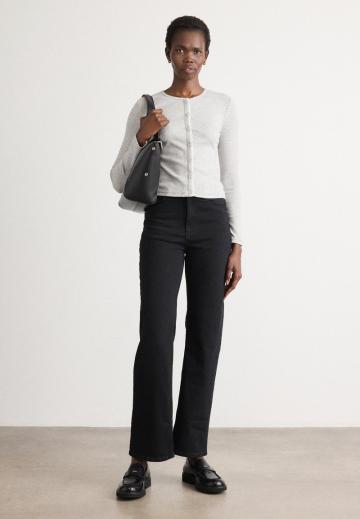 Клешеные джинсы