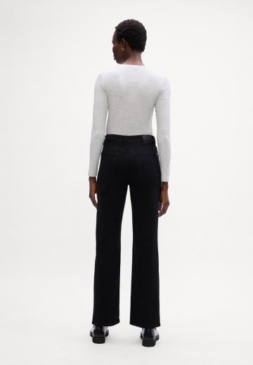 Клешеные джинсы