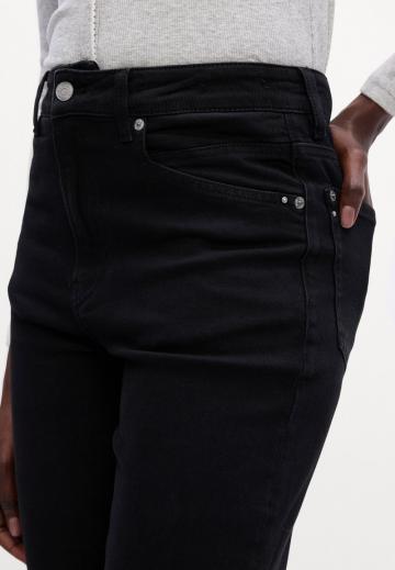 Клешеные джинсы