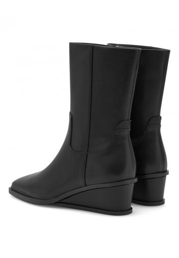 Сапожки на танкетке