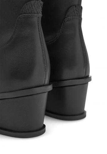 Сапожки на танкетке