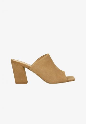 Босоножки на каблуке