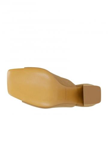 Босоножки на каблуке