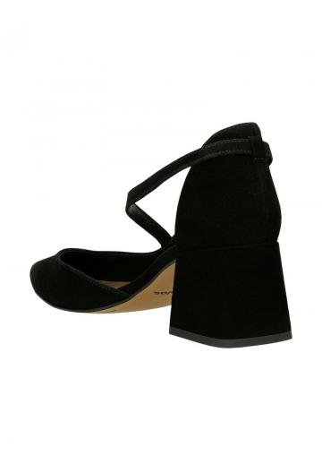 Туфли с ремешком