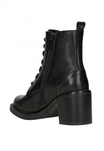 Ботинки на шнуровке